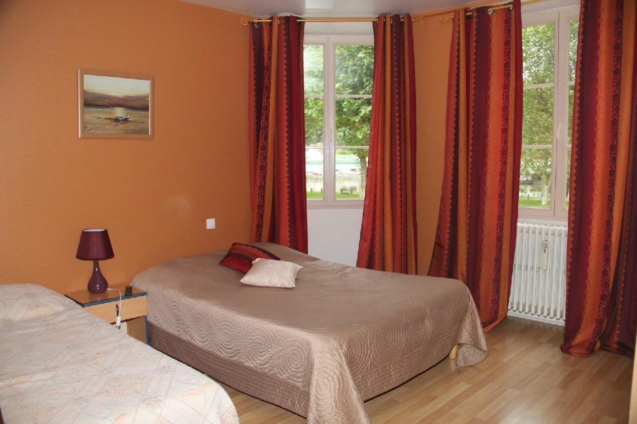 Aux Trois Rois Hotel Pont-Sur-Yonne Exterior foto